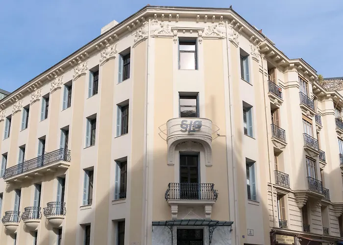 Slo Hostel